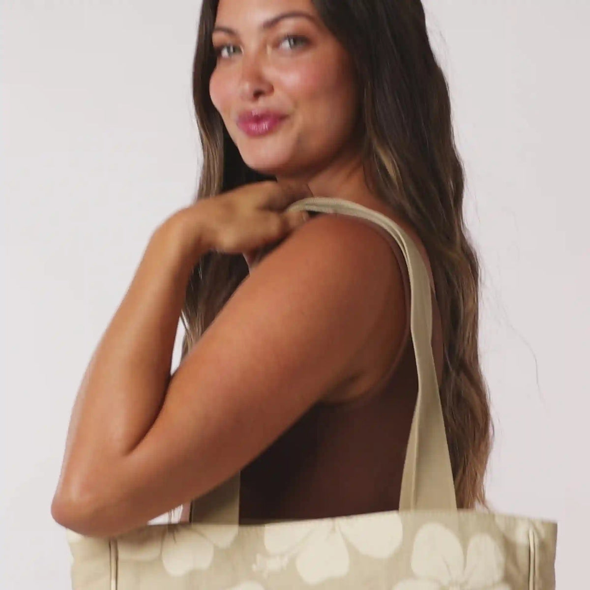 Party Wave Keep It Light Daily Tote in Tide